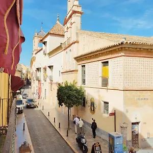Apartment Homeyseville- Bright At Santa Cruz 6 Pax, Parking Optional, Seville